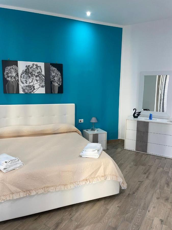 Dormire A Napoli Centro Holiday House Casa Vacanza المظهر الخارجي الصورة
