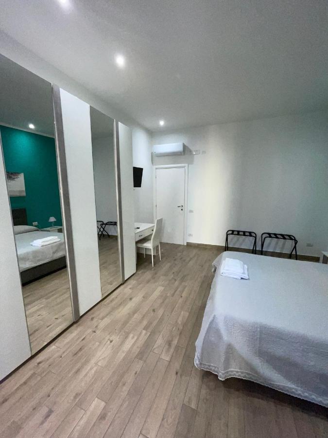 Dormire A Napoli Centro Holiday House Casa Vacanza المظهر الخارجي الصورة
