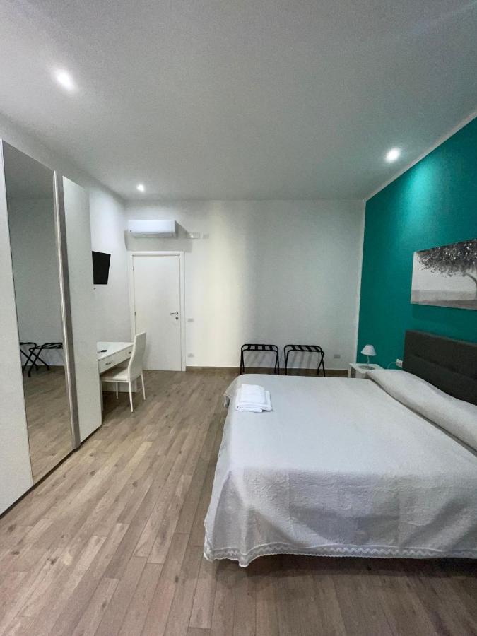 Dormire A Napoli Centro Holiday House Casa Vacanza المظهر الخارجي الصورة