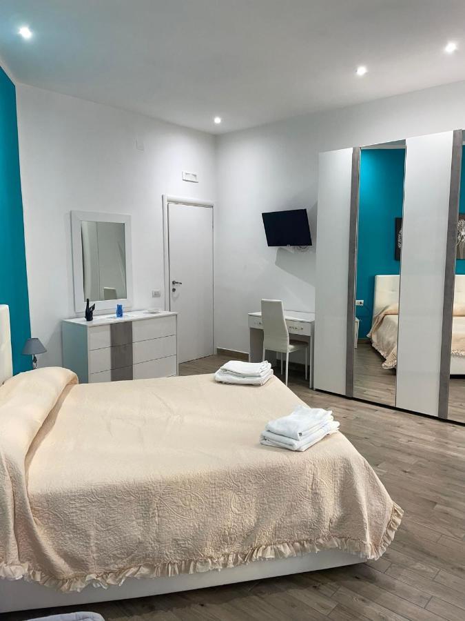 Dormire A Napoli Centro Holiday House Casa Vacanza المظهر الخارجي الصورة