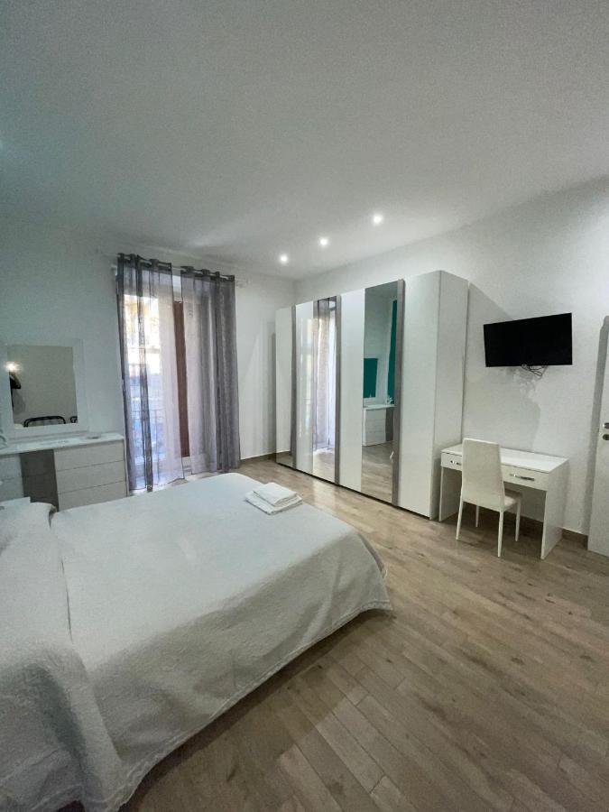 Dormire A Napoli Centro Holiday House Casa Vacanza المظهر الخارجي الصورة
