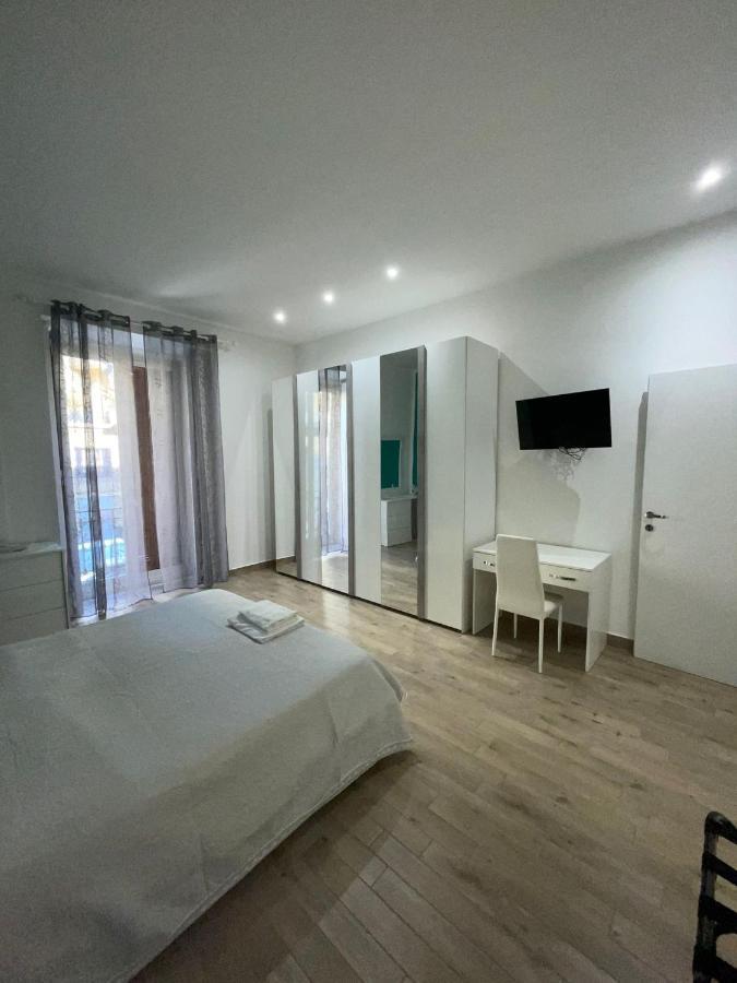Dormire A Napoli Centro Holiday House Casa Vacanza المظهر الخارجي الصورة