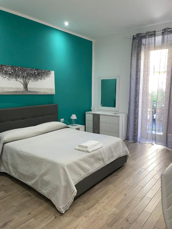 Dormire A Napoli Centro Holiday House Casa Vacanza المظهر الخارجي الصورة