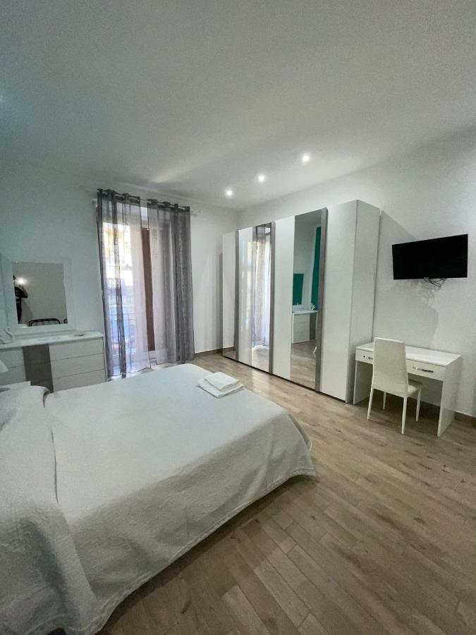 Dormire A Napoli Centro Holiday House Casa Vacanza المظهر الخارجي الصورة