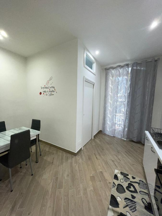 Dormire A Napoli Centro Holiday House Casa Vacanza المظهر الخارجي الصورة