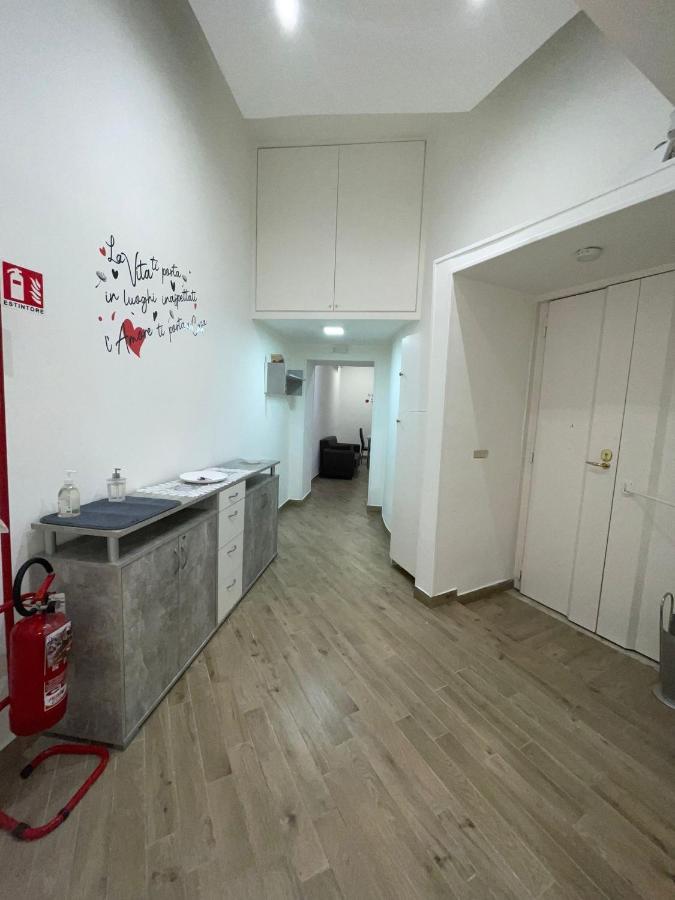 Dormire A Napoli Centro Holiday House Casa Vacanza المظهر الخارجي الصورة