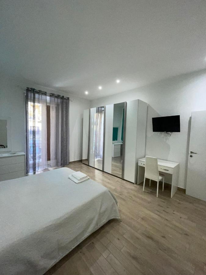 Dormire A Napoli Centro Holiday House Casa Vacanza المظهر الخارجي الصورة