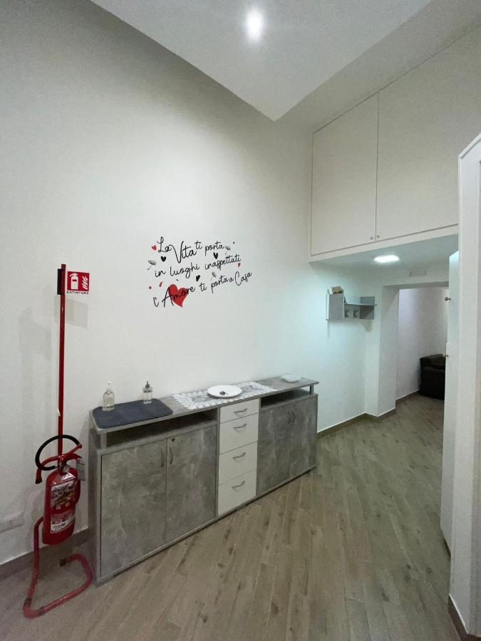 Dormire A Napoli Centro Holiday House Casa Vacanza المظهر الخارجي الصورة