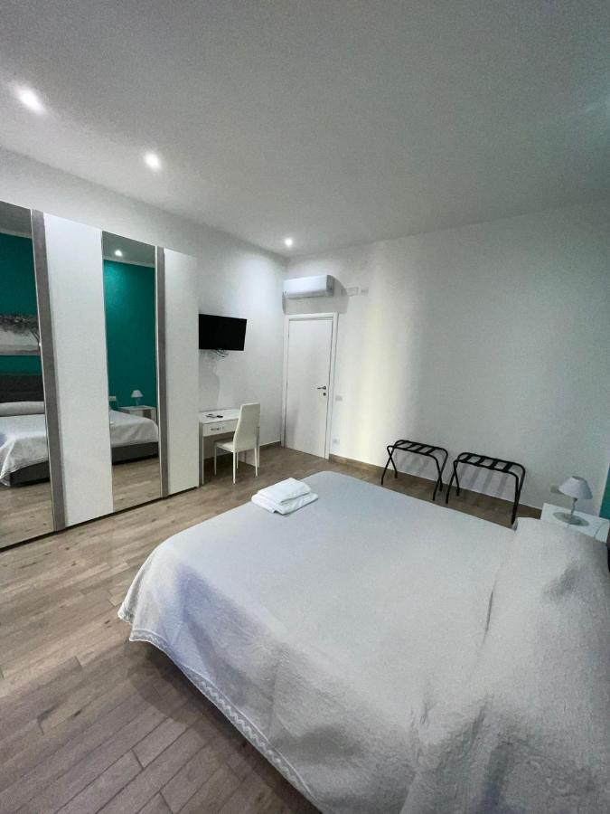 Dormire A Napoli Centro Holiday House Casa Vacanza المظهر الخارجي الصورة