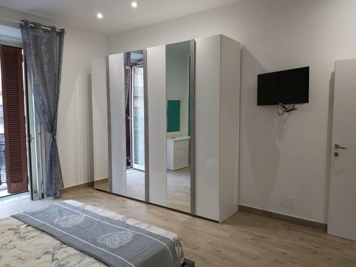 Dormire A Napoli Centro Holiday House Casa Vacanza المظهر الخارجي الصورة