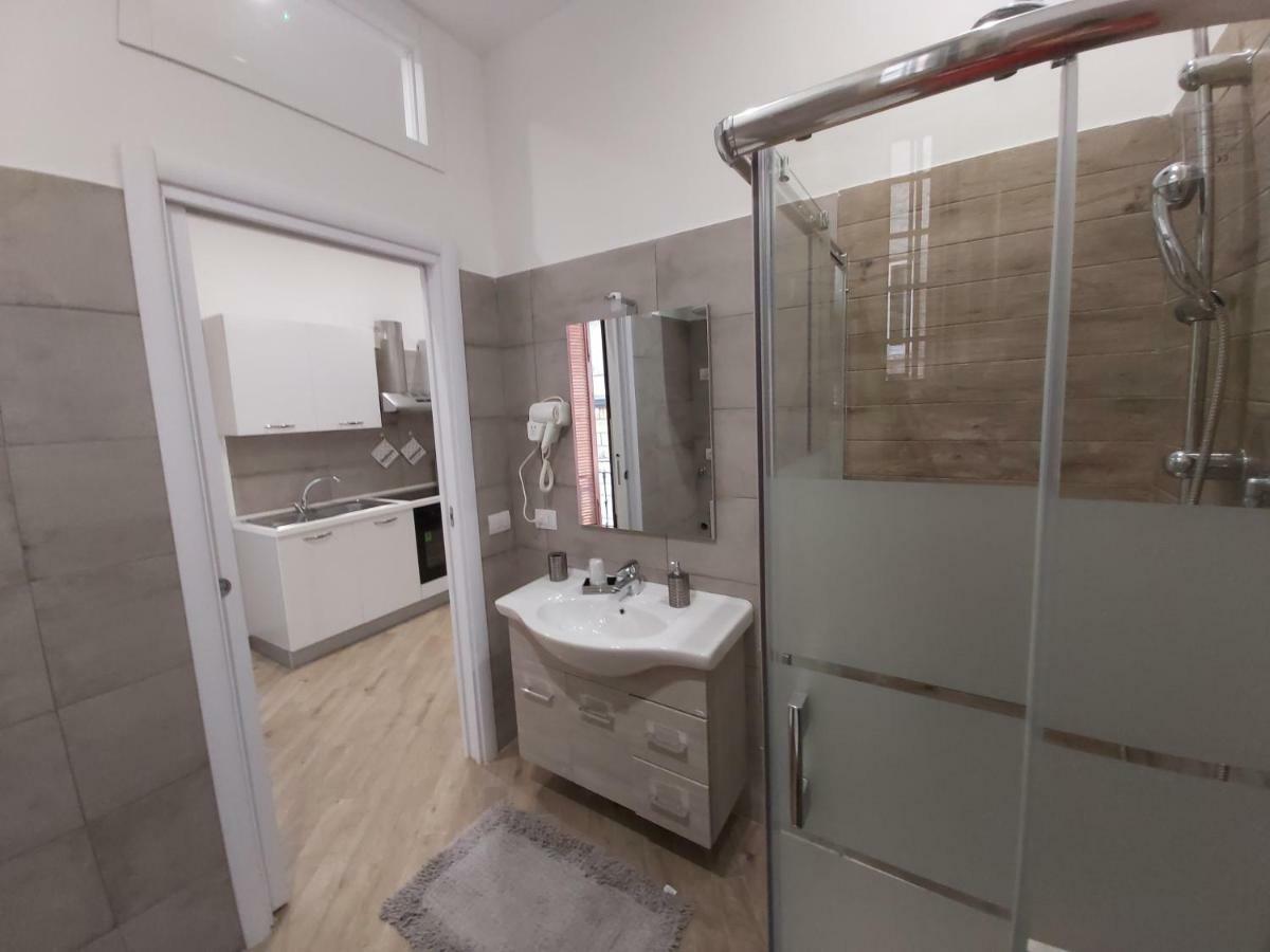 Dormire A Napoli Centro Holiday House Casa Vacanza المظهر الخارجي الصورة