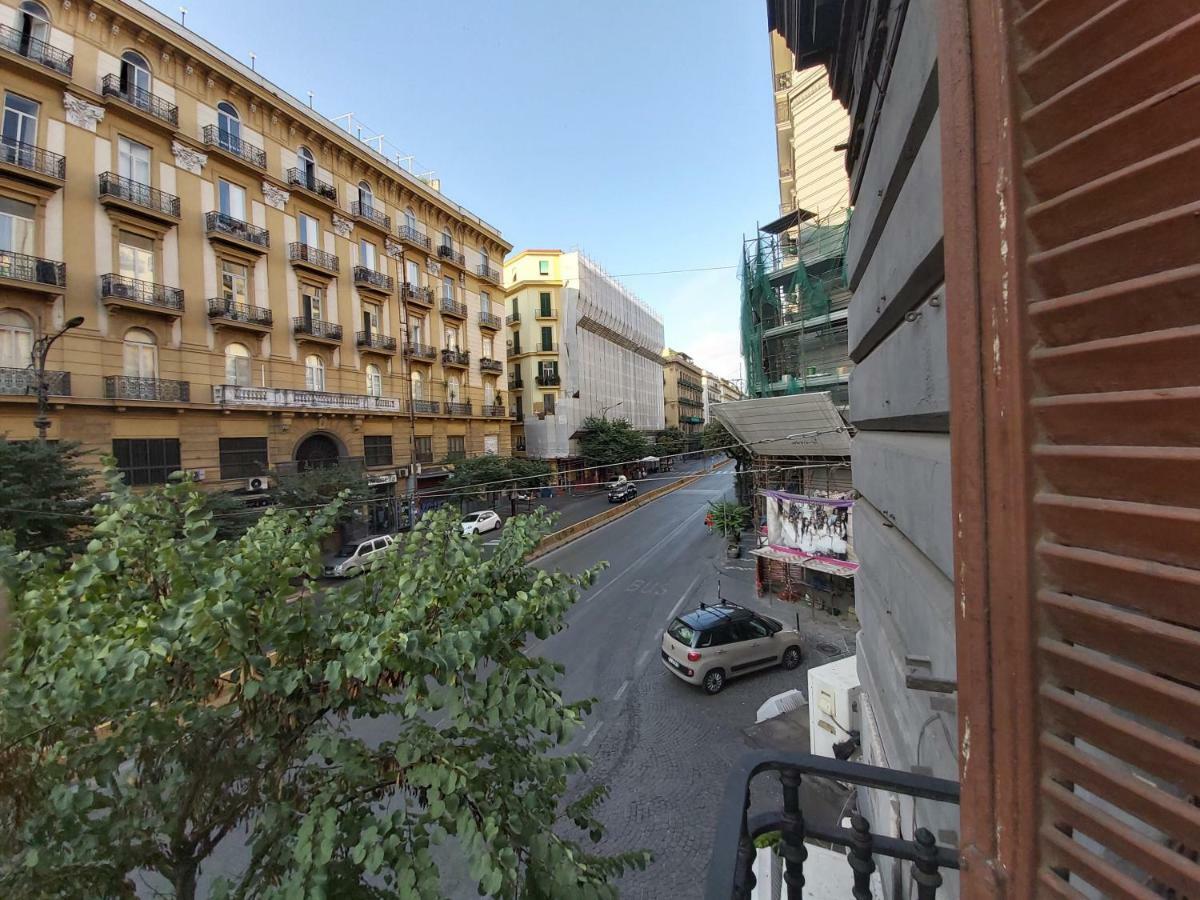 Dormire A Napoli Centro Holiday House Casa Vacanza المظهر الخارجي الصورة