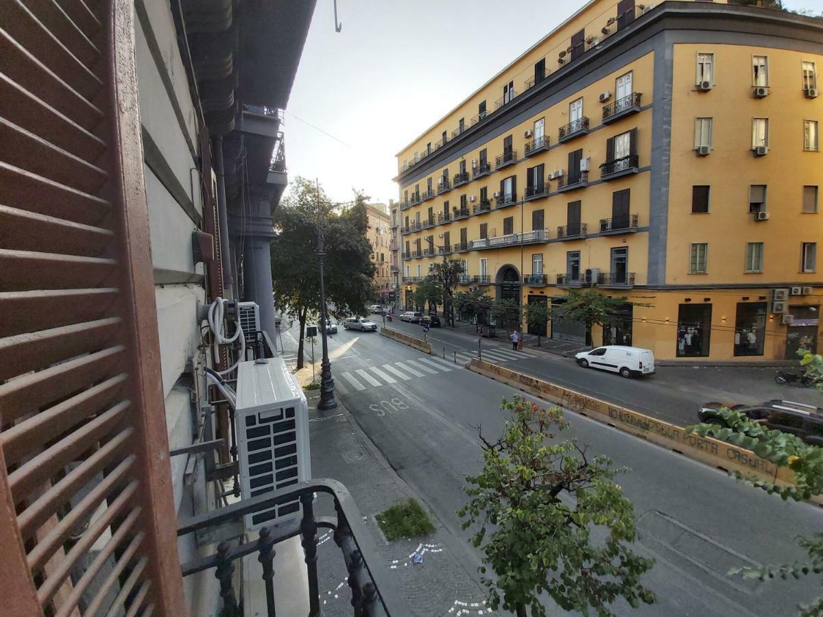Dormire A Napoli Centro Holiday House Casa Vacanza المظهر الخارجي الصورة