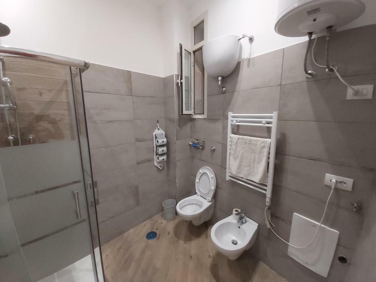 Dormire A Napoli Centro Holiday House Casa Vacanza المظهر الخارجي الصورة