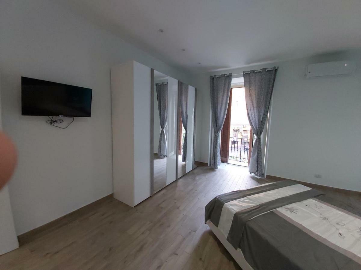 Dormire A Napoli Centro Holiday House Casa Vacanza المظهر الخارجي الصورة
