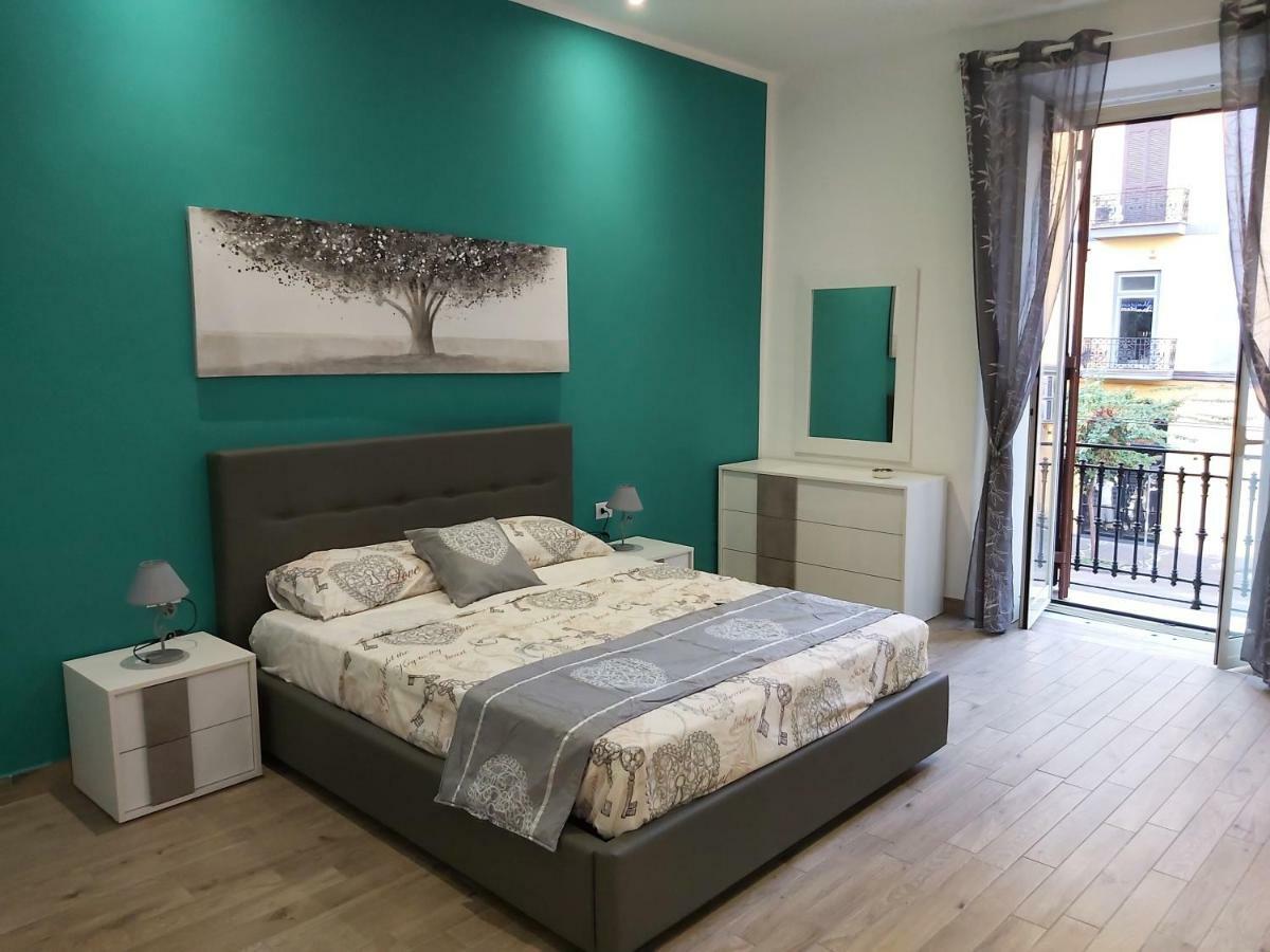 Dormire A Napoli Centro Holiday House Casa Vacanza المظهر الخارجي الصورة