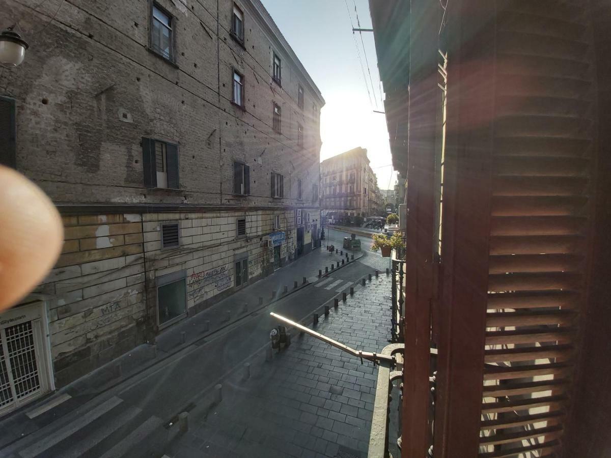 Dormire A Napoli Centro Holiday House Casa Vacanza المظهر الخارجي الصورة